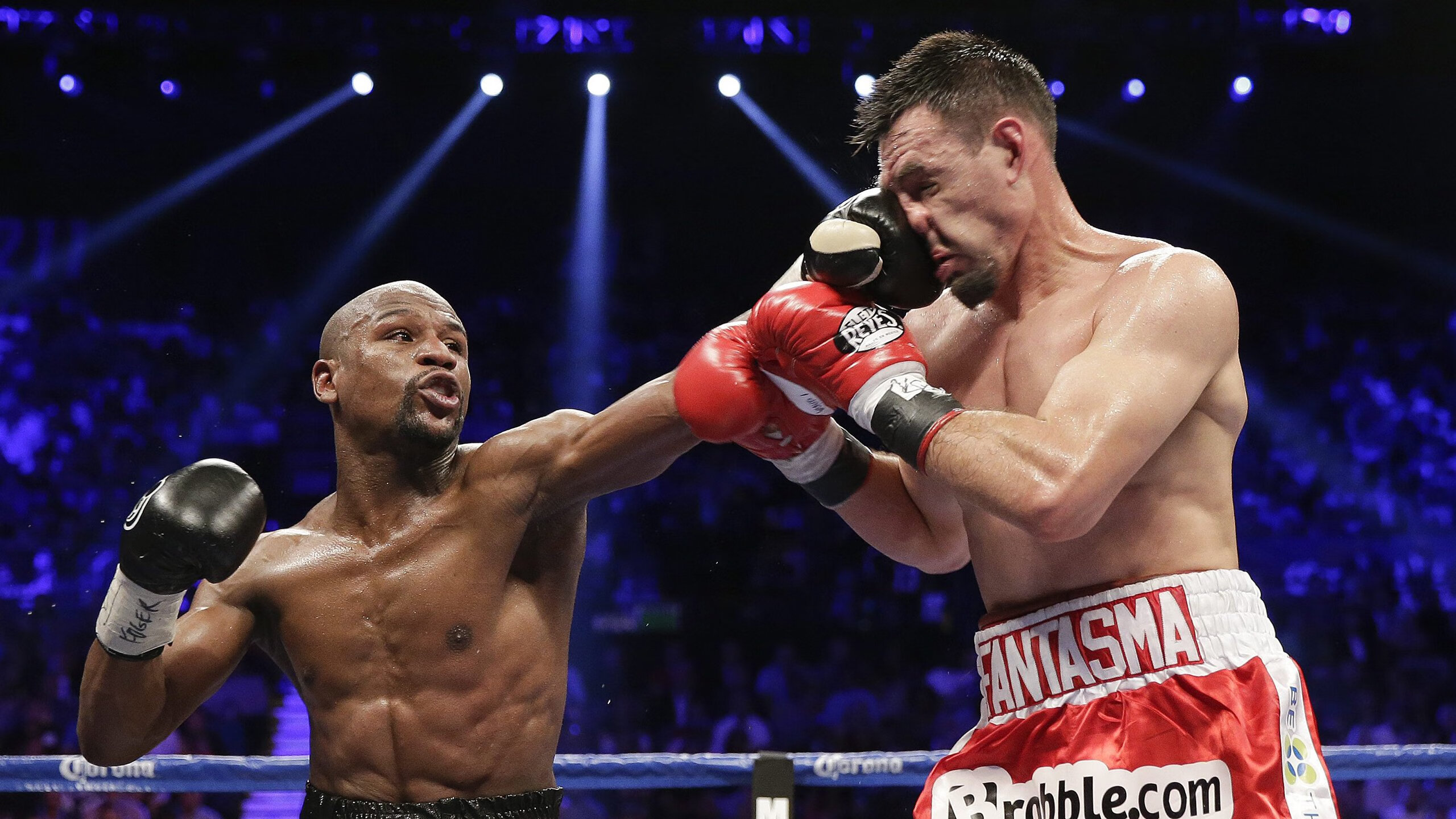 史上最“炫酷”的长距离三分：库里在对爵士比赛中投出41英尺的绝杀！